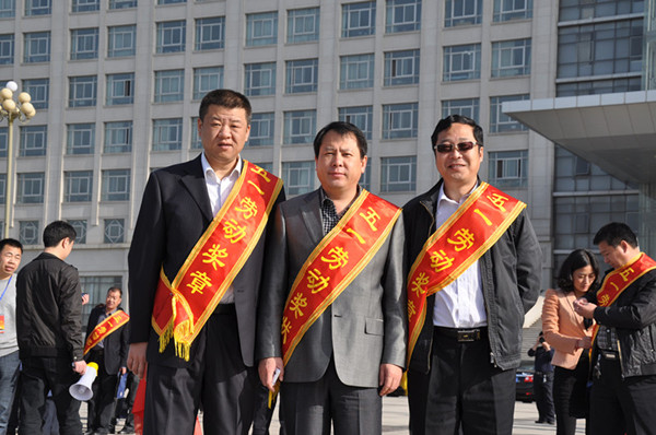 加強(qiáng)服務(wù)見成效-細(xì)化管理結(jié)碩果-益和熱力公司榮獲五一勞動獎(jiǎng)狀